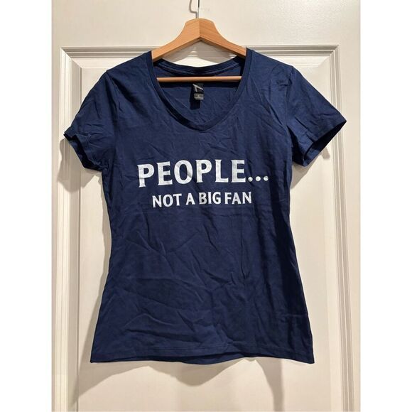 People... Not a Big Fan V-neck T-shirt size Small - Picture 1 of 2